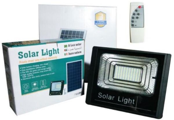 Proiector LED SMD 150 W cu panou solar IP67